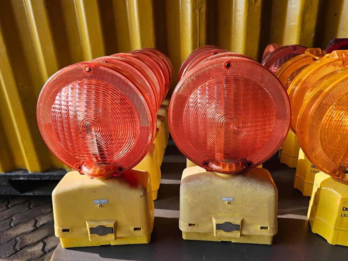 Used ROAD HAZARD WARNING LAMPS/LIGHTS