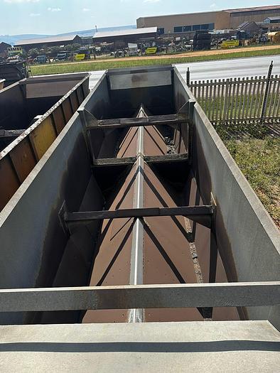 Used RDS BOTTOM SIDE DISCHARGE HOPPER