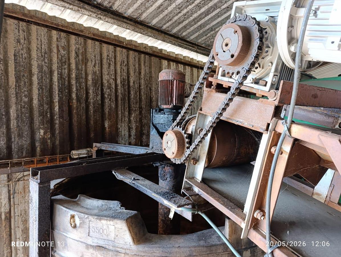 Used 5500L MIXING TANK, AGITATOR WITH 8 METER CONEYOR STRUCTURE