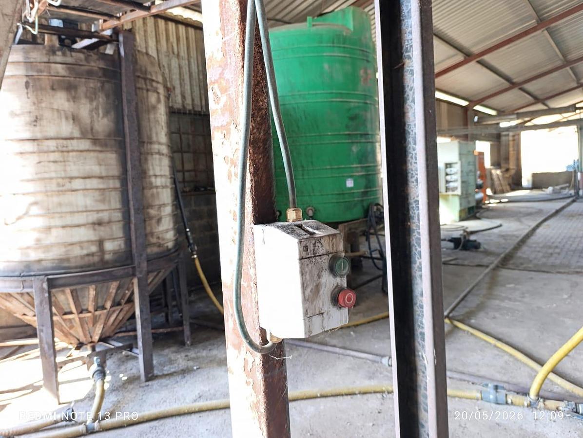 Used 5500L MIXING TANK, AGITATOR WITH 8 METER CONEYOR STRUCTURE