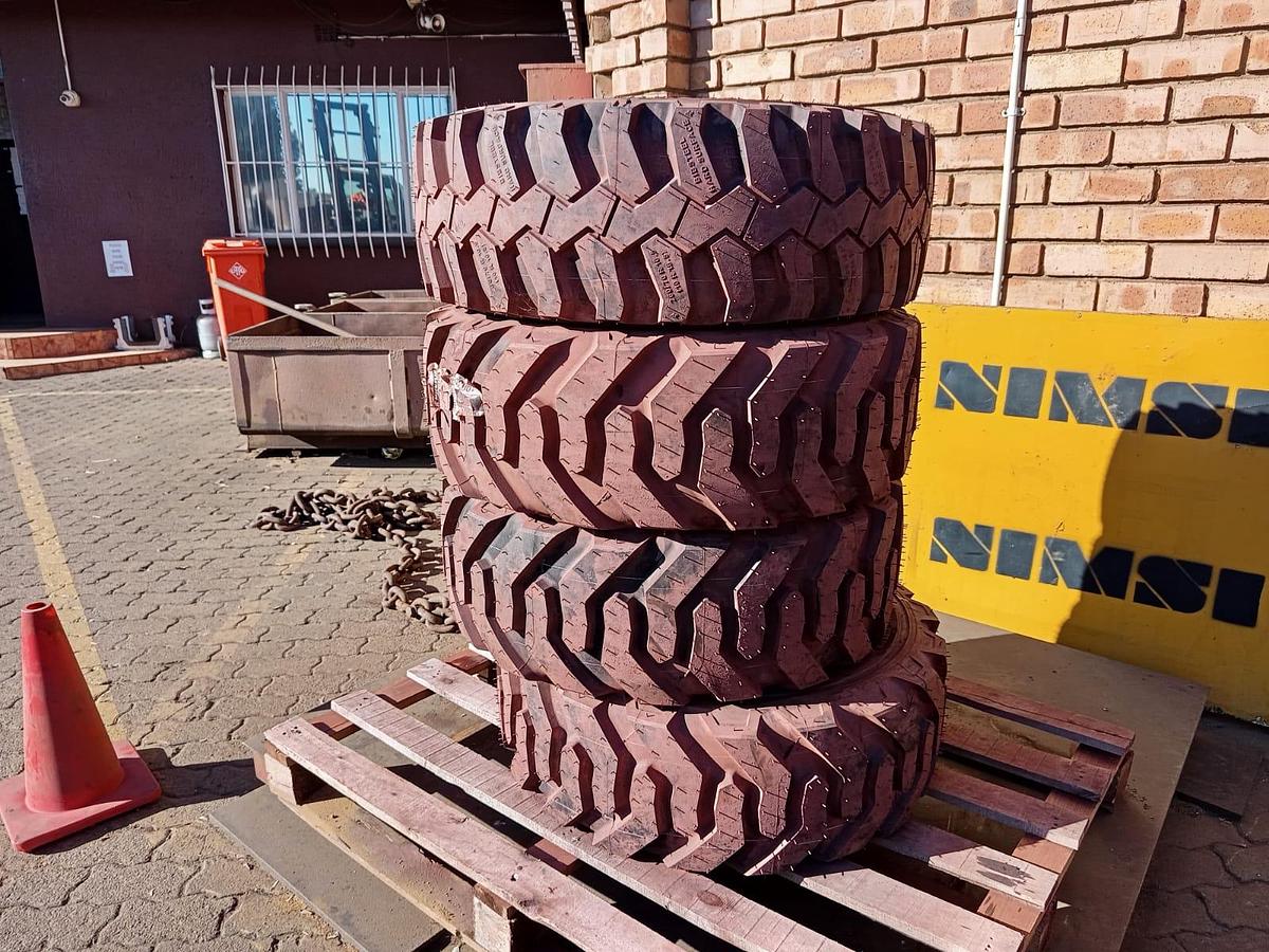 Used MICHELIN BIBSTEEL HARD SURFACE 260/70 R 16.5 IND 