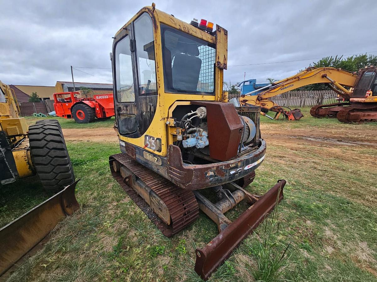 Used HYUNDAI ROBEX 55-7 EXCAVATOR