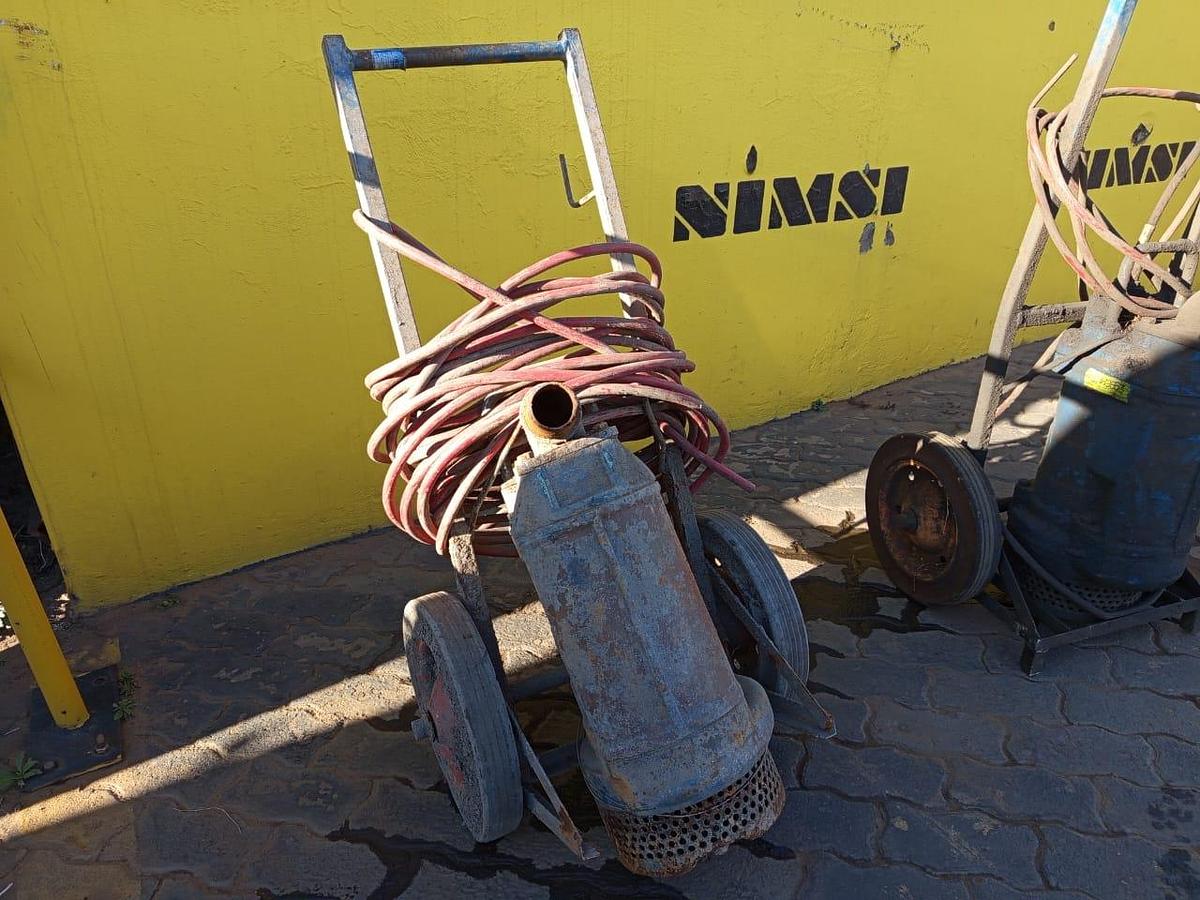 Used SUBMERSIBLE PUMP (NO PLATE)