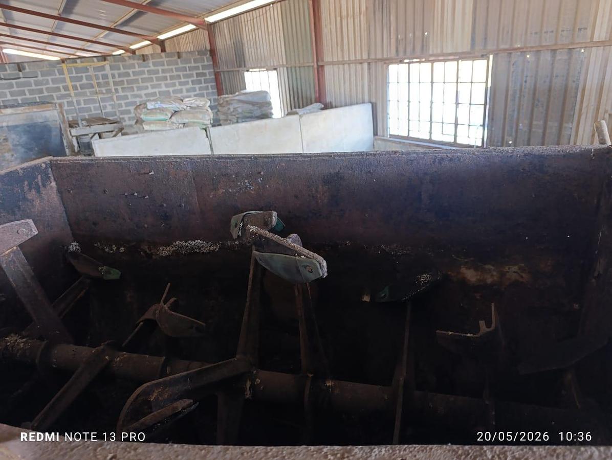 Used PADDLE MIXER WITH CONVEYOR STRUCTURES