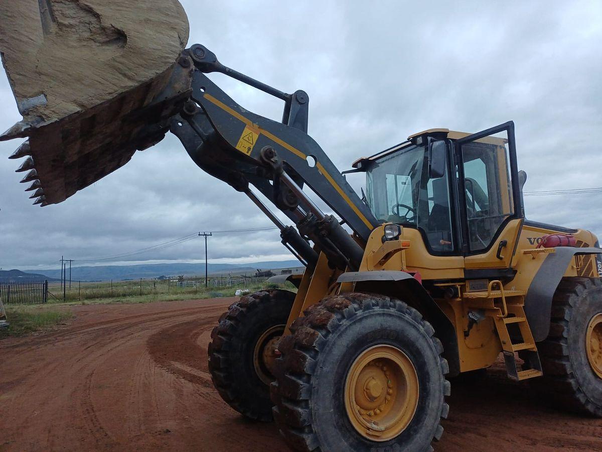 Used VOLVO L120F FRONT END LOADER - OPERATIONAL