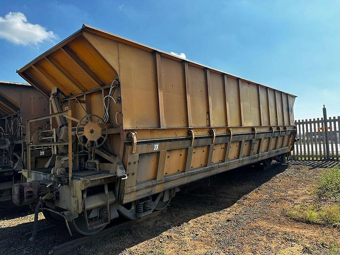 Used RDS BOTTOM SIDE DISCHARGE HOPPER