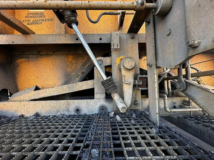 Used RDS BOTTOM SIDE DISCHARGE HOPPER