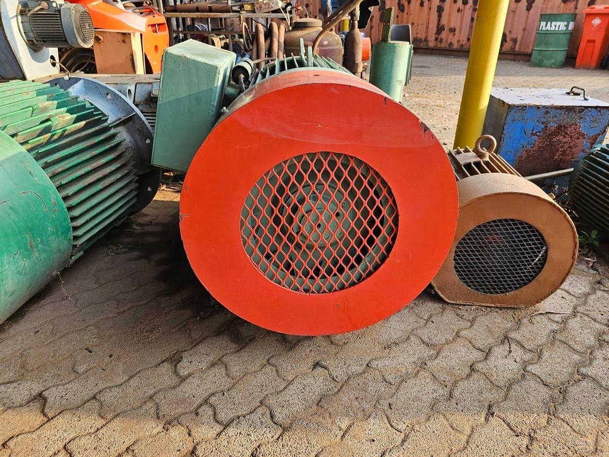 Used  260 KW SIEMENS ELECTRIC MOTOR