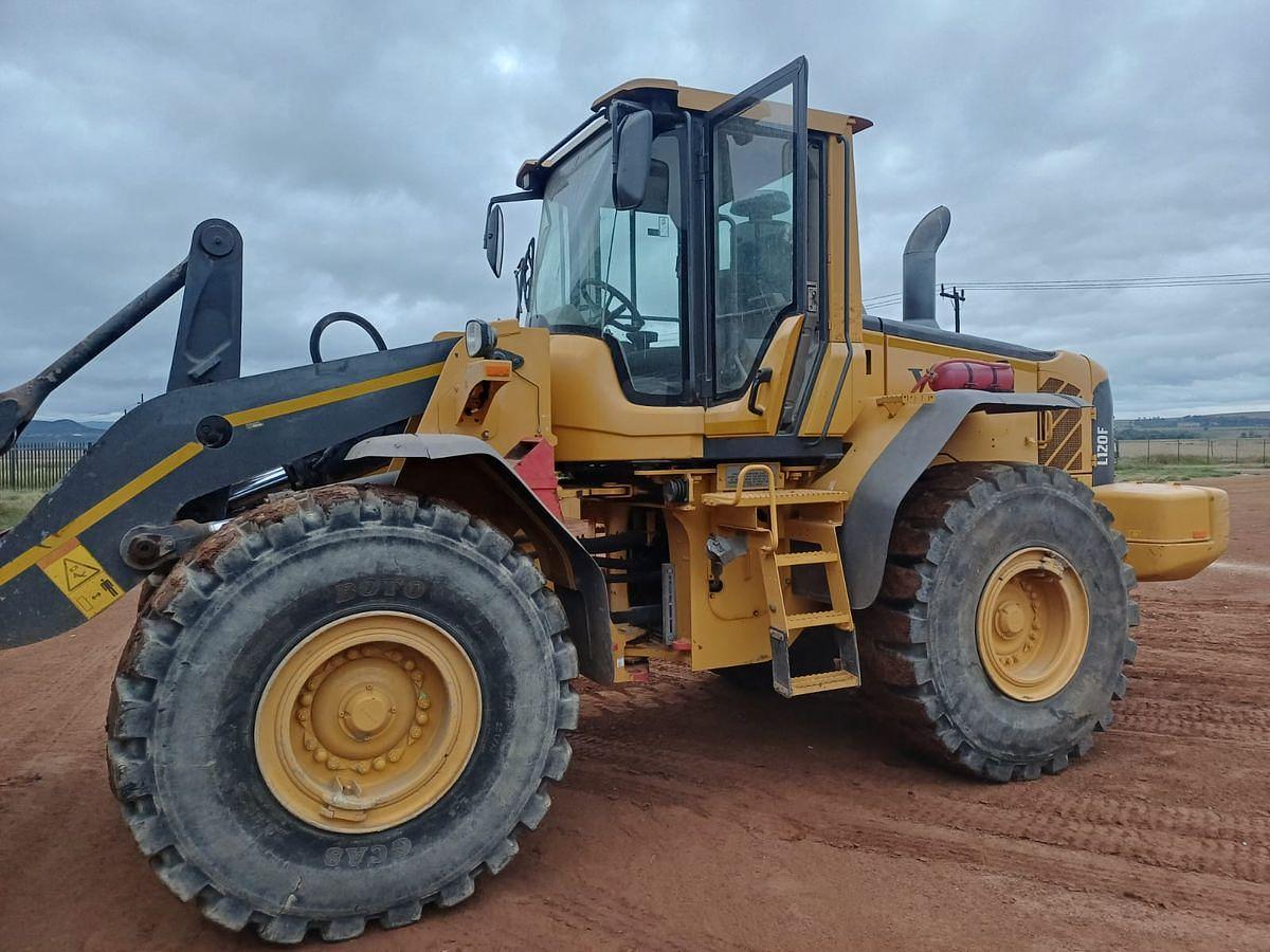 Used VOLVO L120F FRONT END LOADER - OPERATIONAL