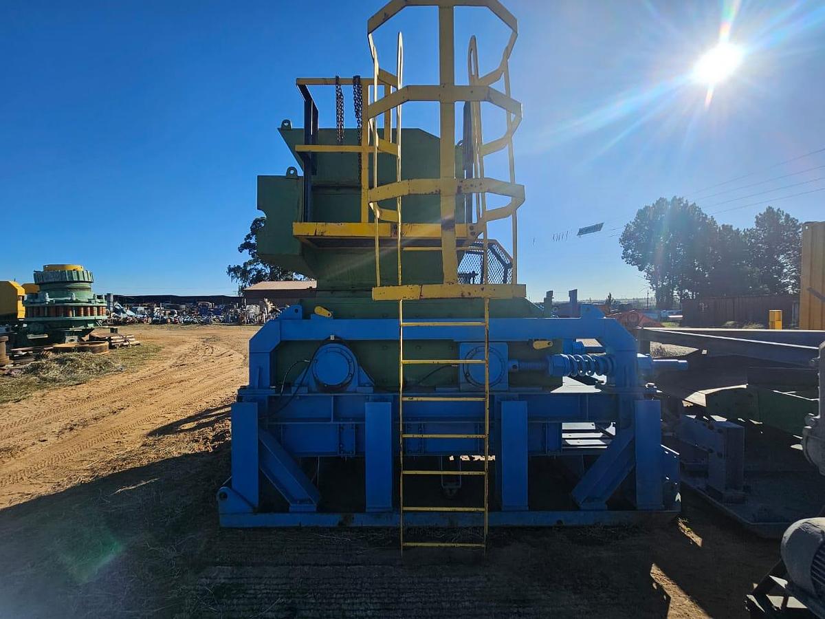 Used ADJUSTABLE DOUBLE DRUM CRUSHER WITH FEEDBIN (USED)