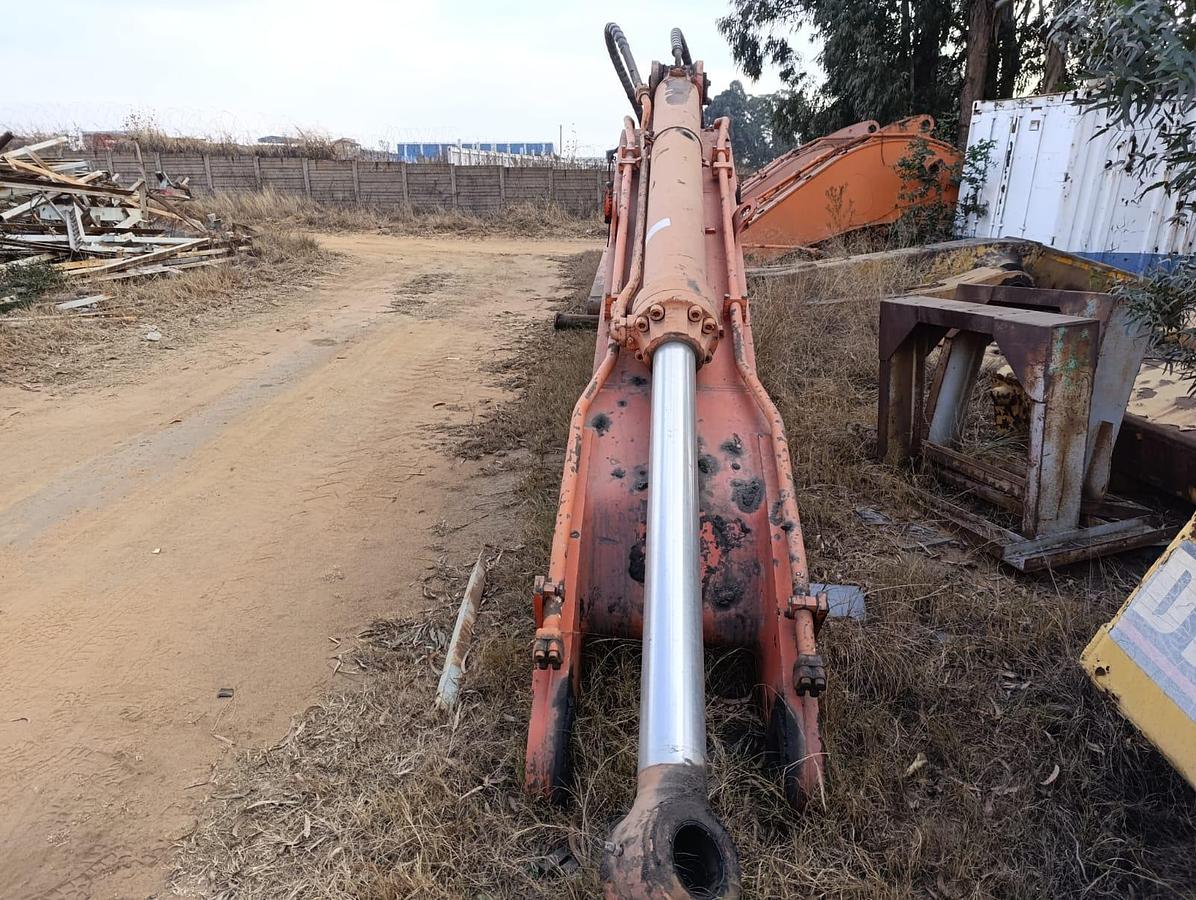 Used HITACHI 650H MAIN BOOM