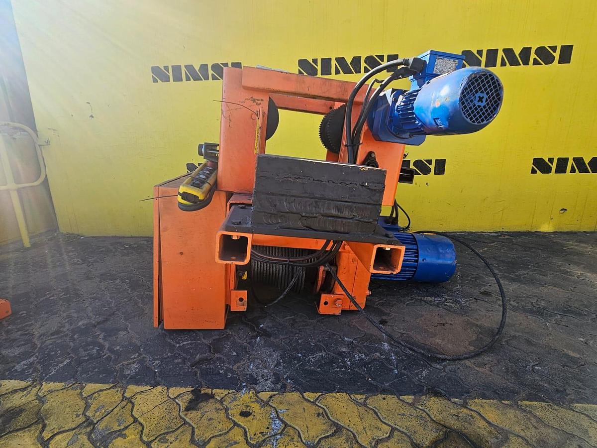 Used ELECTRIC WINCH WITH 2 ELECTRIC MOTORS , DV BOARD & REMOTE (USED)