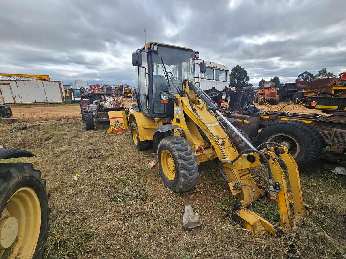 Used CATERPILLAR 902 WHEEL LOADER