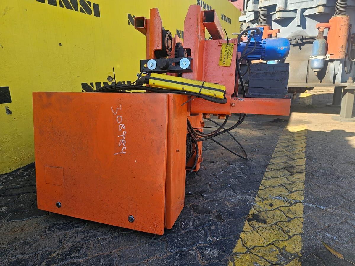 Used ELECTRIC WINCH WITH 2 ELECTRIC MOTORS , DV BOARD & REMOTE (USED)