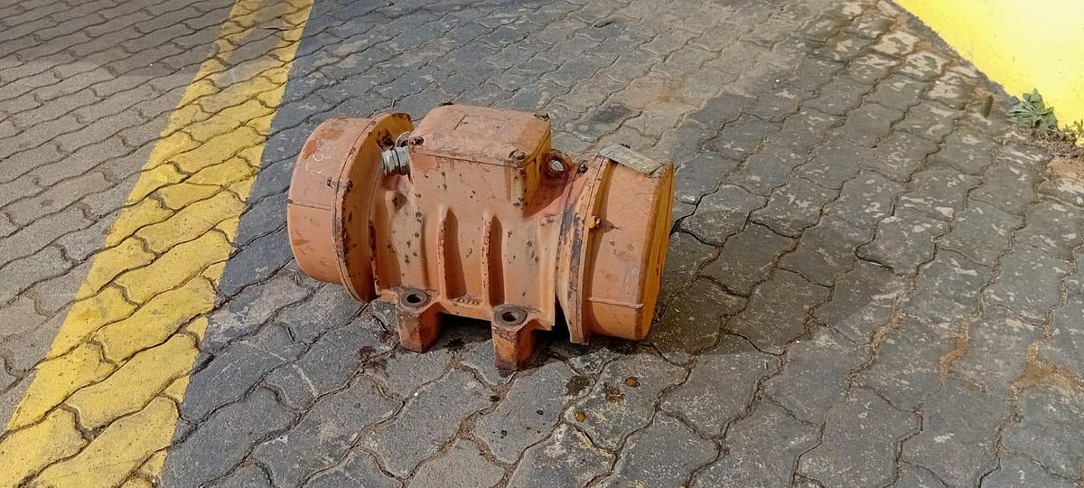 Used 2,2KW VIBRATING MOTOR (USED)