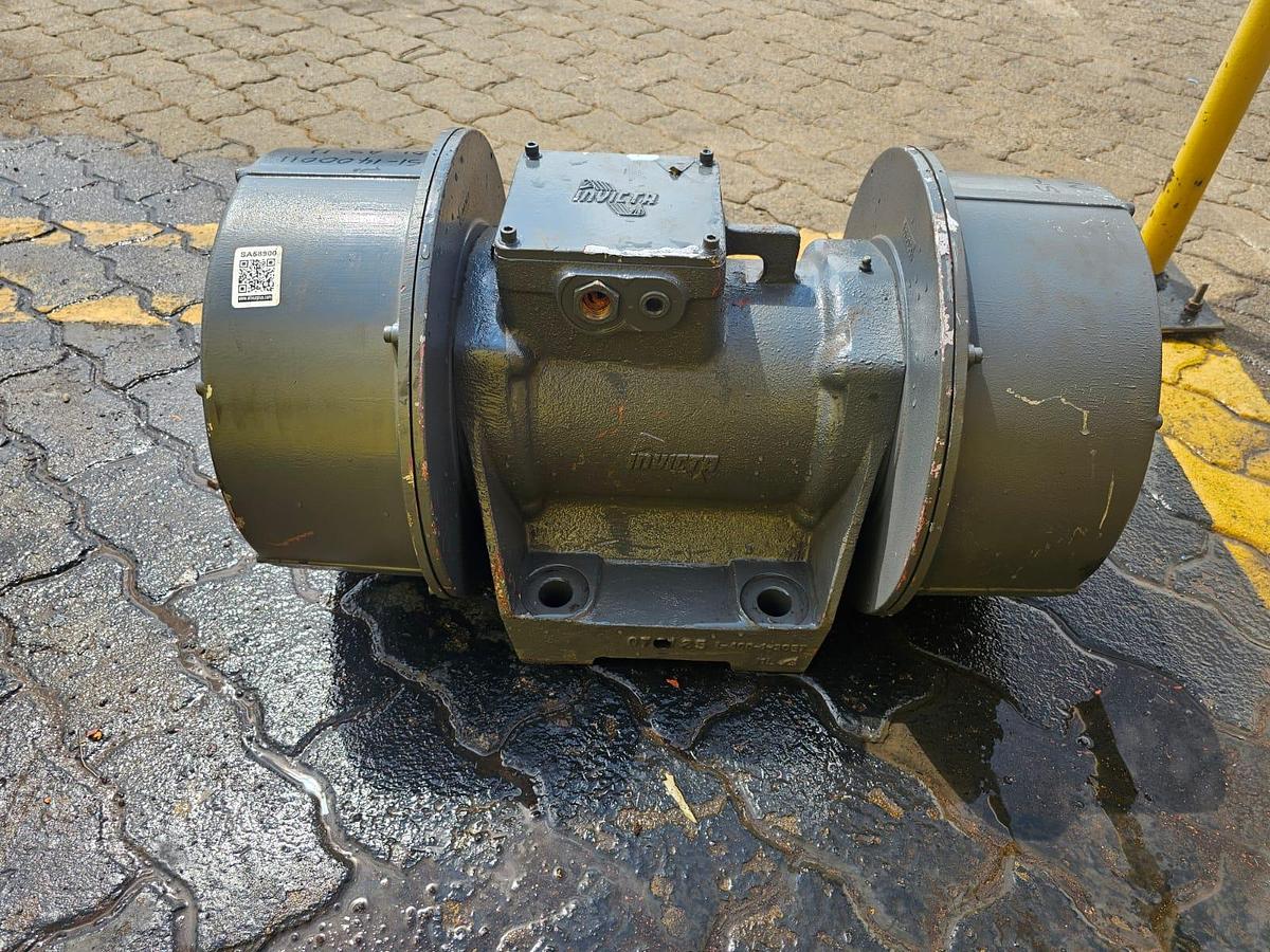Used 1.8 KW VIBRATING MOTOR (USED)
