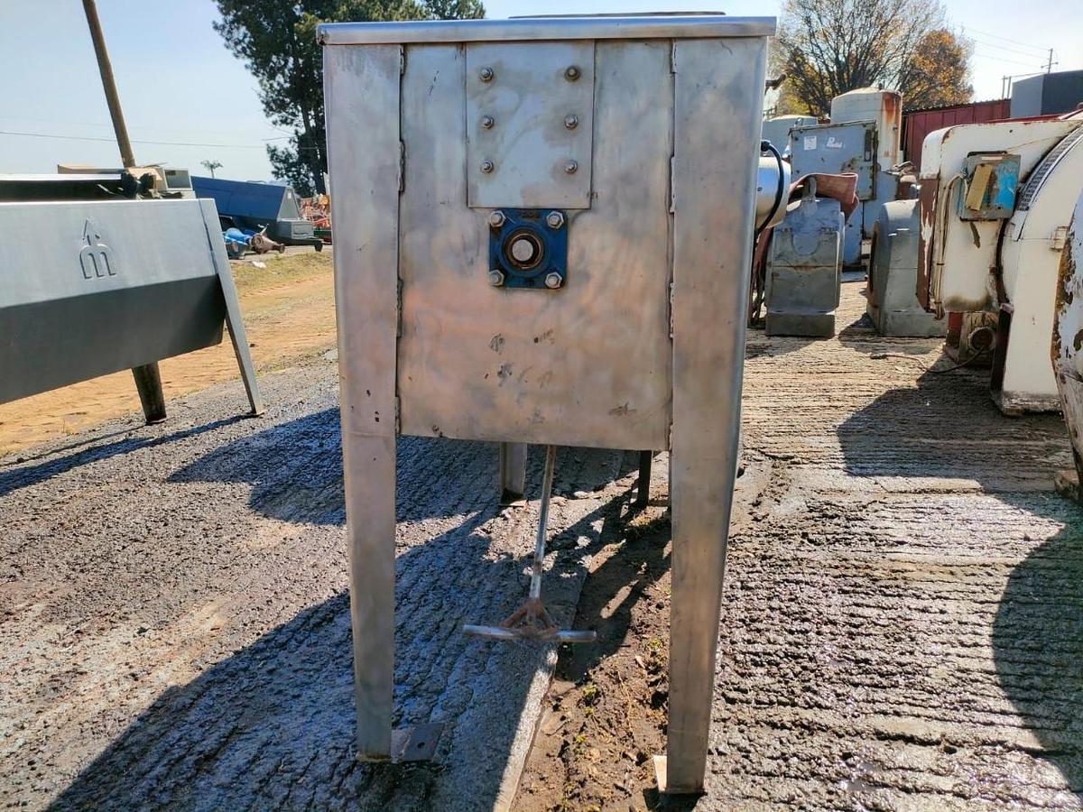 Used STAINLESS STEEL FEATHER WITH MOTOR (NOT TESTED)