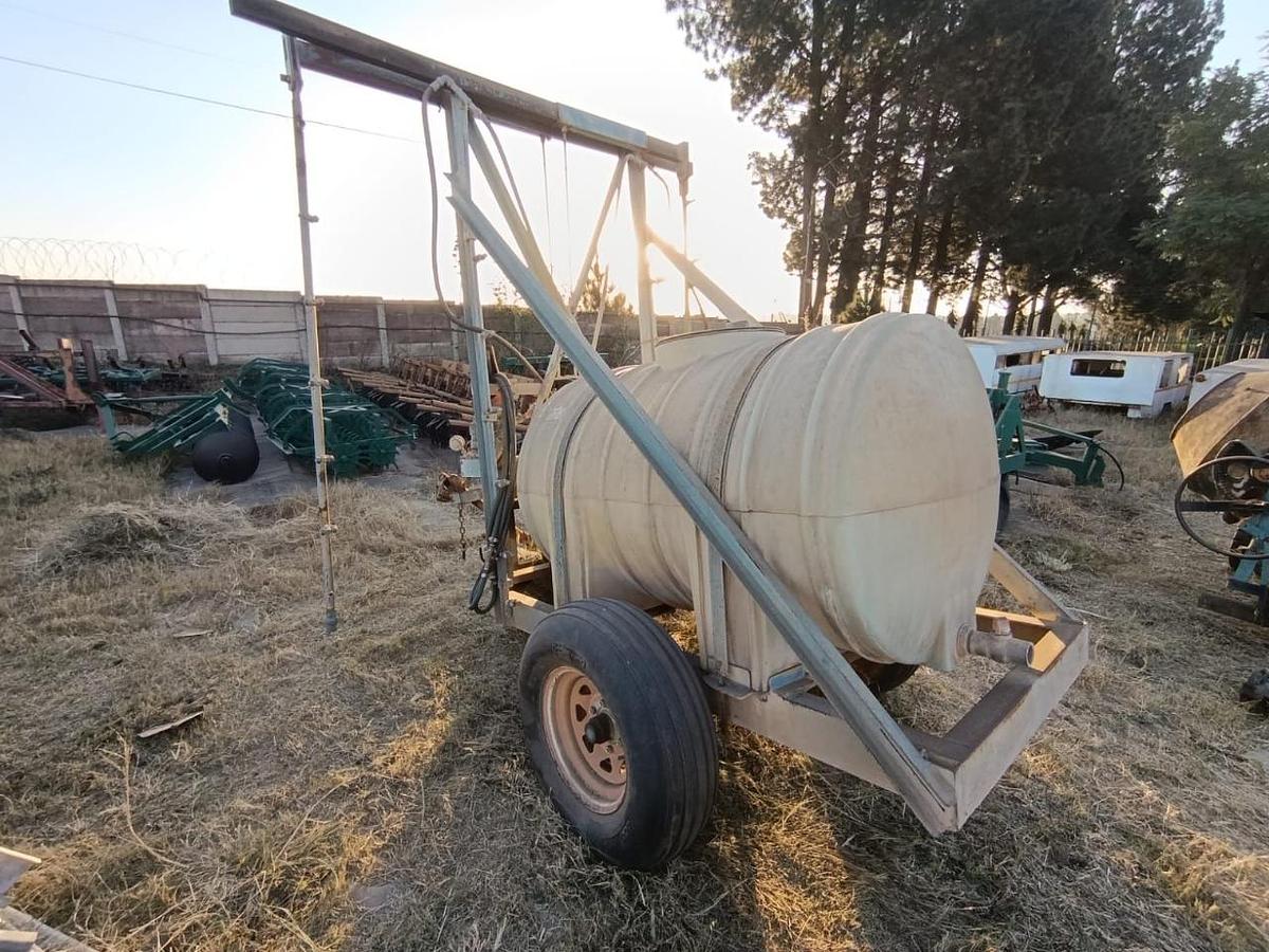 Used CROP SPRAYER COMPLETE WITH PTO PUMP - GOOD CONDITION