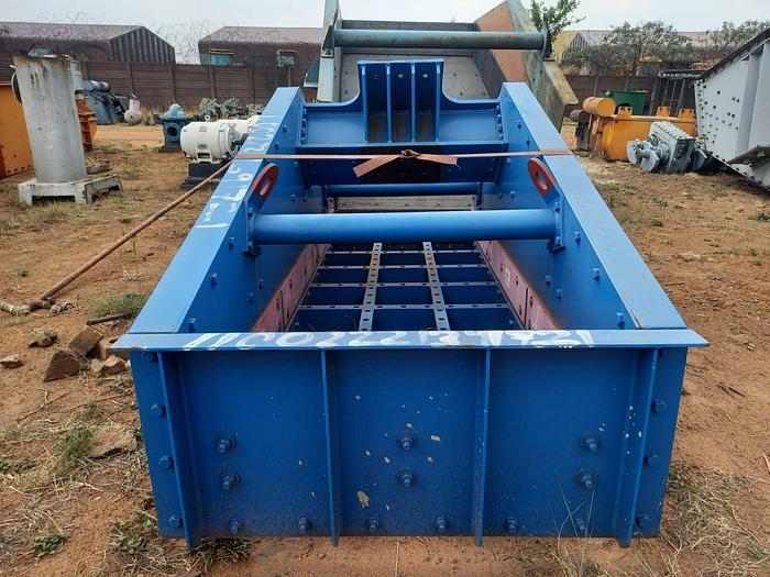 Used WEIR VIBRATING SCREEN WITH 2 X 2.3 KW DELTECH VIBRATING MOTORS (NOT TESTED)