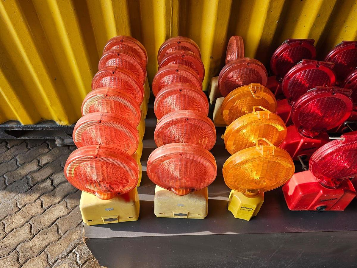 Used ROAD HAZARD WARNING LAMPS/LIGHTS