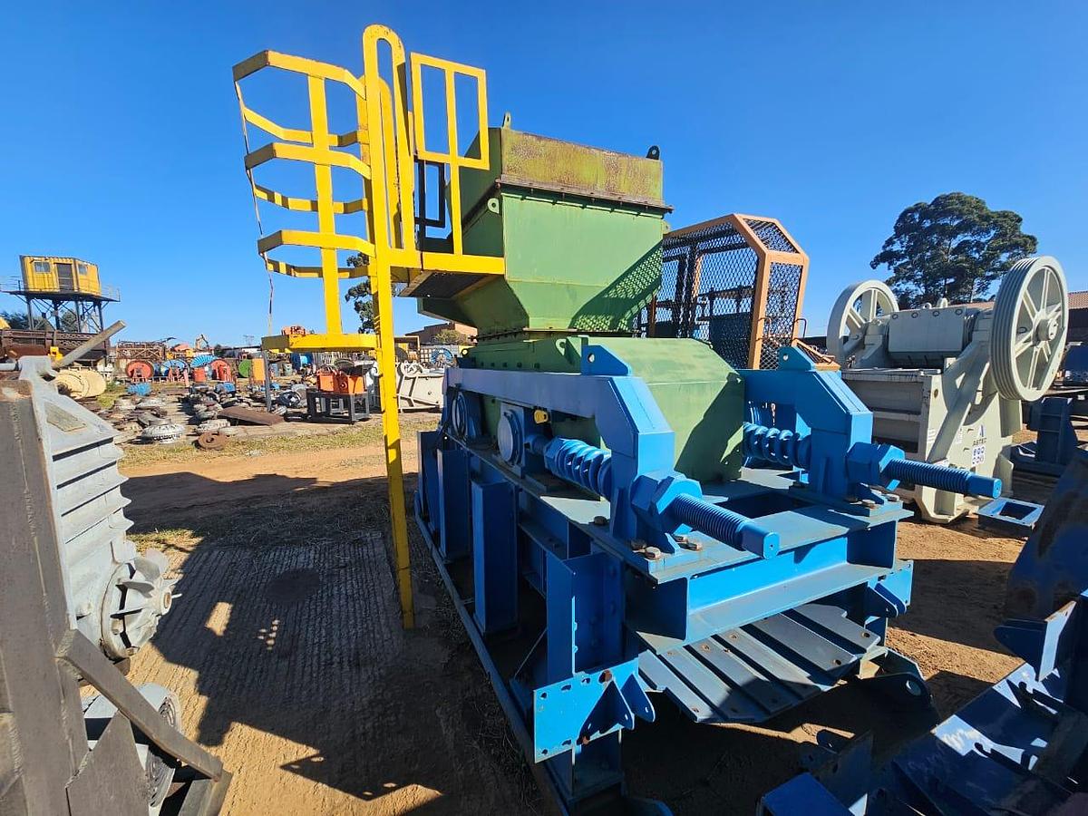 Used ADJUSTABLE DOUBLE DRUM CRUSHER WITH FEEDBIN (USED)