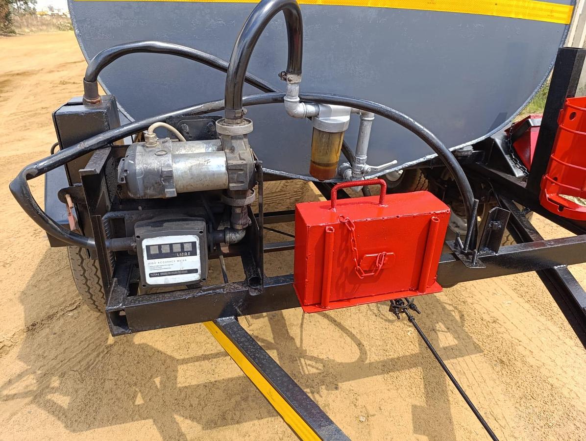 Used HEAVY DUTY 2500 LITRE DIESEL BOWSER TRAILER WITH PUMP & METER- USED CONDITION