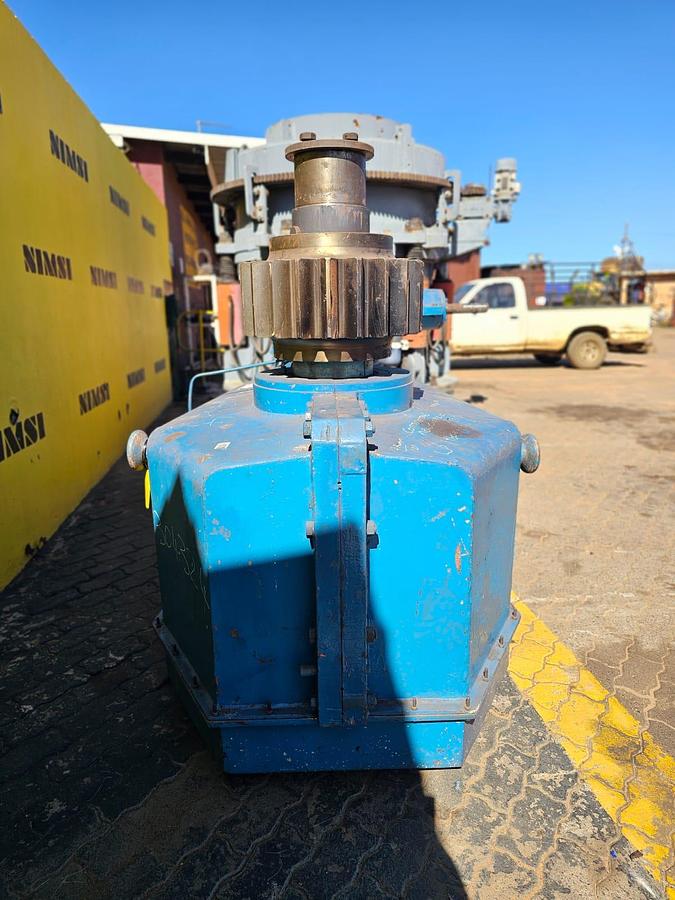 Used LOW SPEED HIGH TORQUE INDUSTRIAL HEAVY DUTY GEARBOX (USED)
