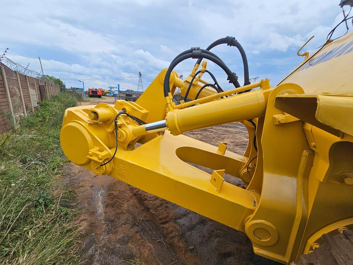 Used KOMATSU D155AX TRACKED DOZER - OPERATIONAL