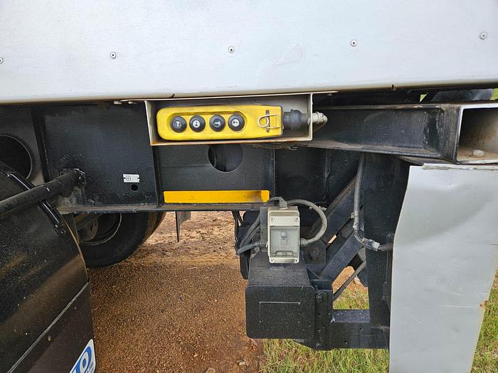 Used SERCO DOUBLE AXLE ISOLATED BODY TRAILER WITH RAVIOLI TAIL LIFT