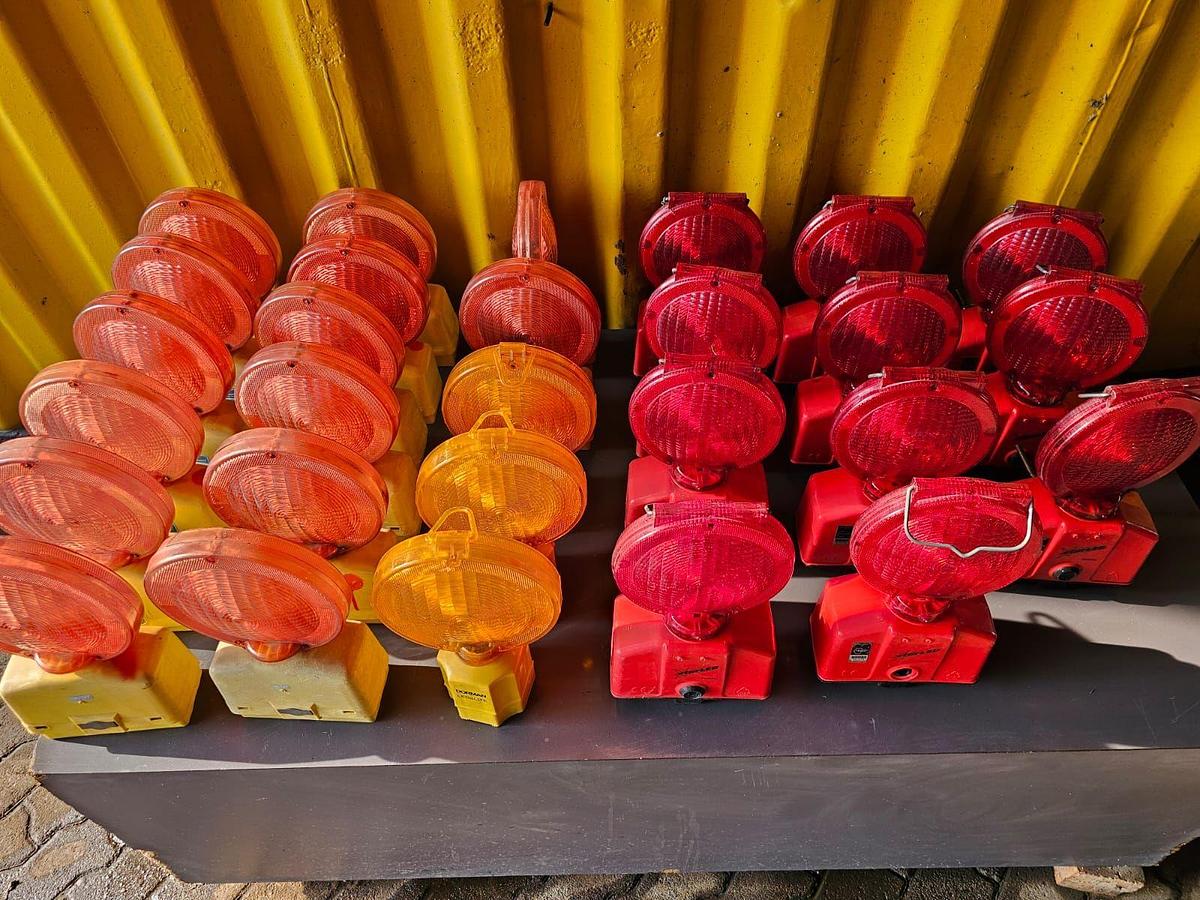 Used ROAD HAZARD WARNING LAMPS/LIGHTS