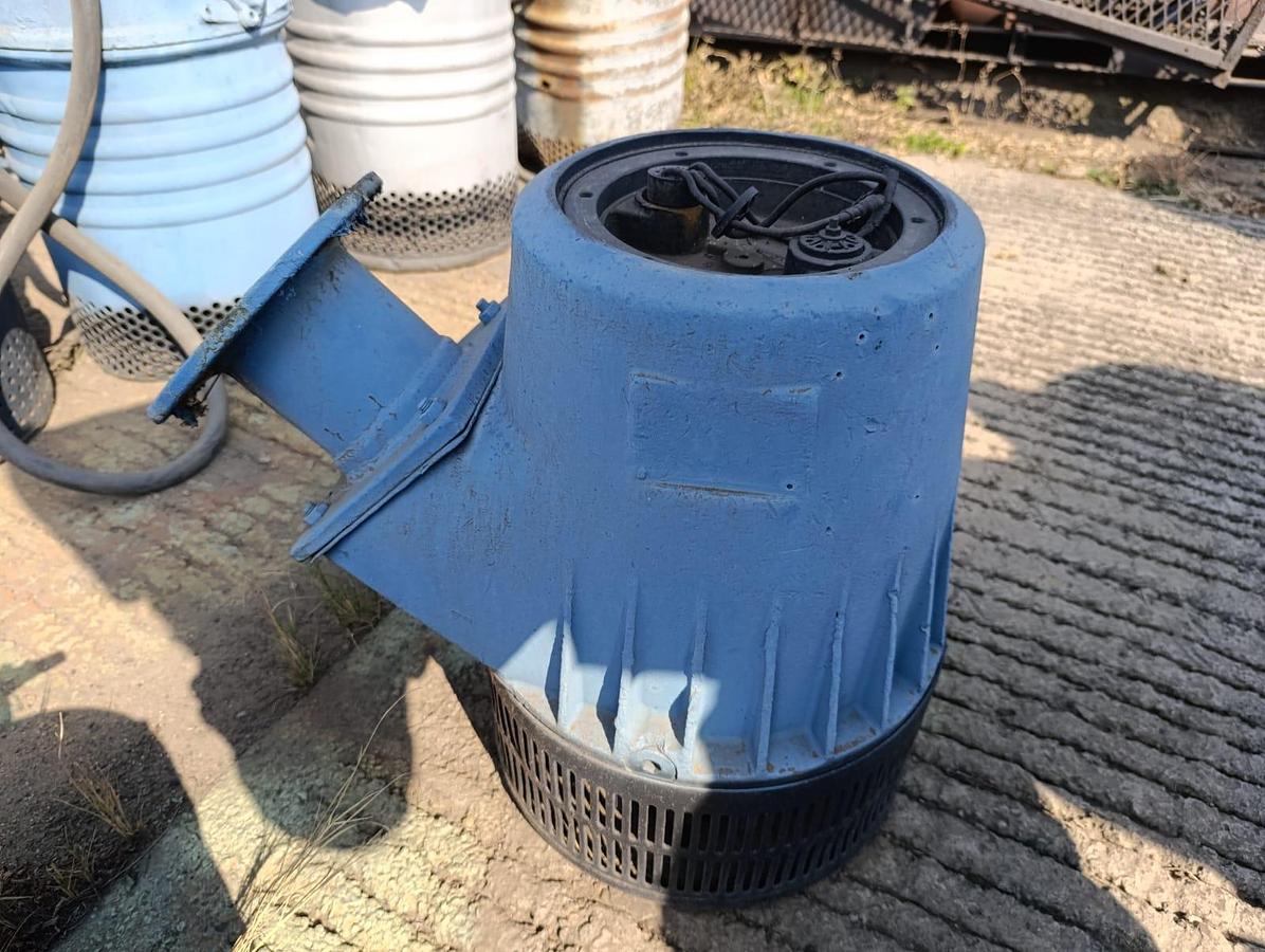 Used SUBMERSIBLE PUMP