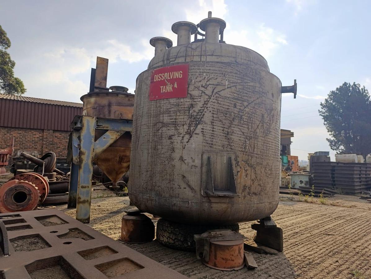 Used DISSOLVING TANK