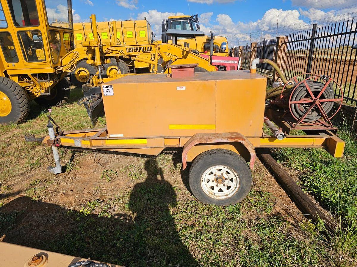 Used 850 LITRE SINGLE AXLE WATER TANKER TRAILER