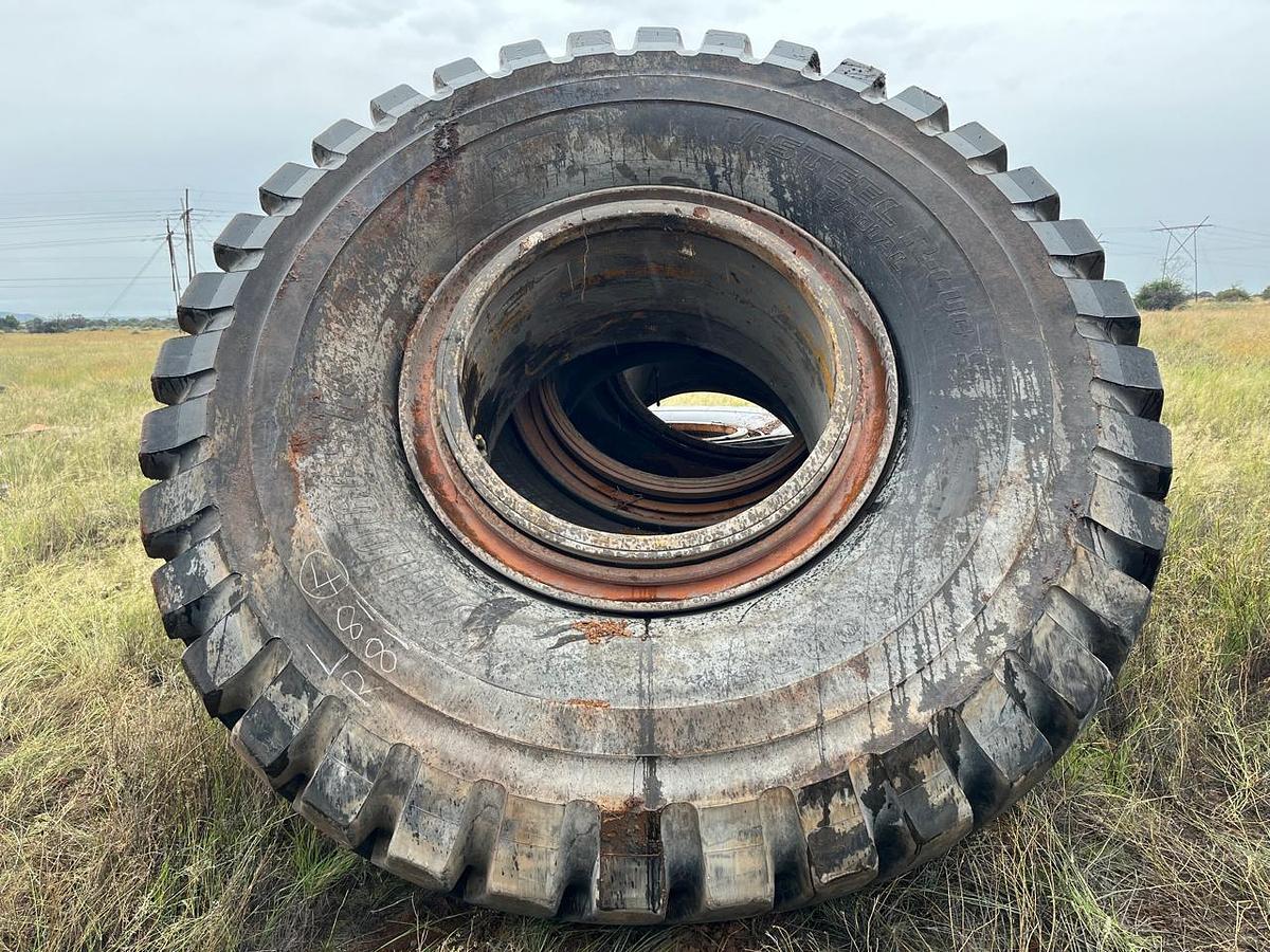 Used MIXED BRIDGESTONE EARTHMOVING TYRES - USED CONDITION