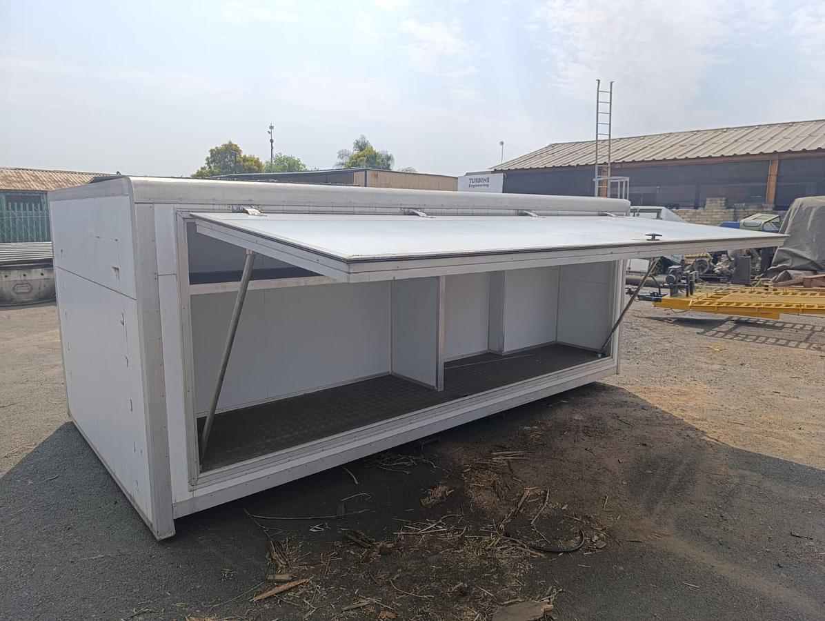 Used UD TRUCK FRIDGE WITH FOUR (4) SEPERATE FRIDGE COMPARTMENTS - GOOD CONDITION