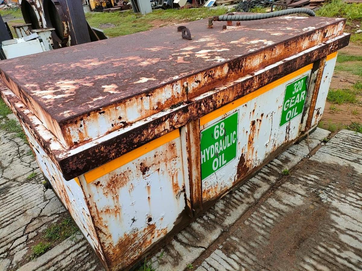 Used HYDRAULIC & GEAR OIL TANK