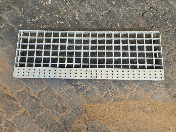 Used STAIR TREAD GRID (915mm x 315mm)