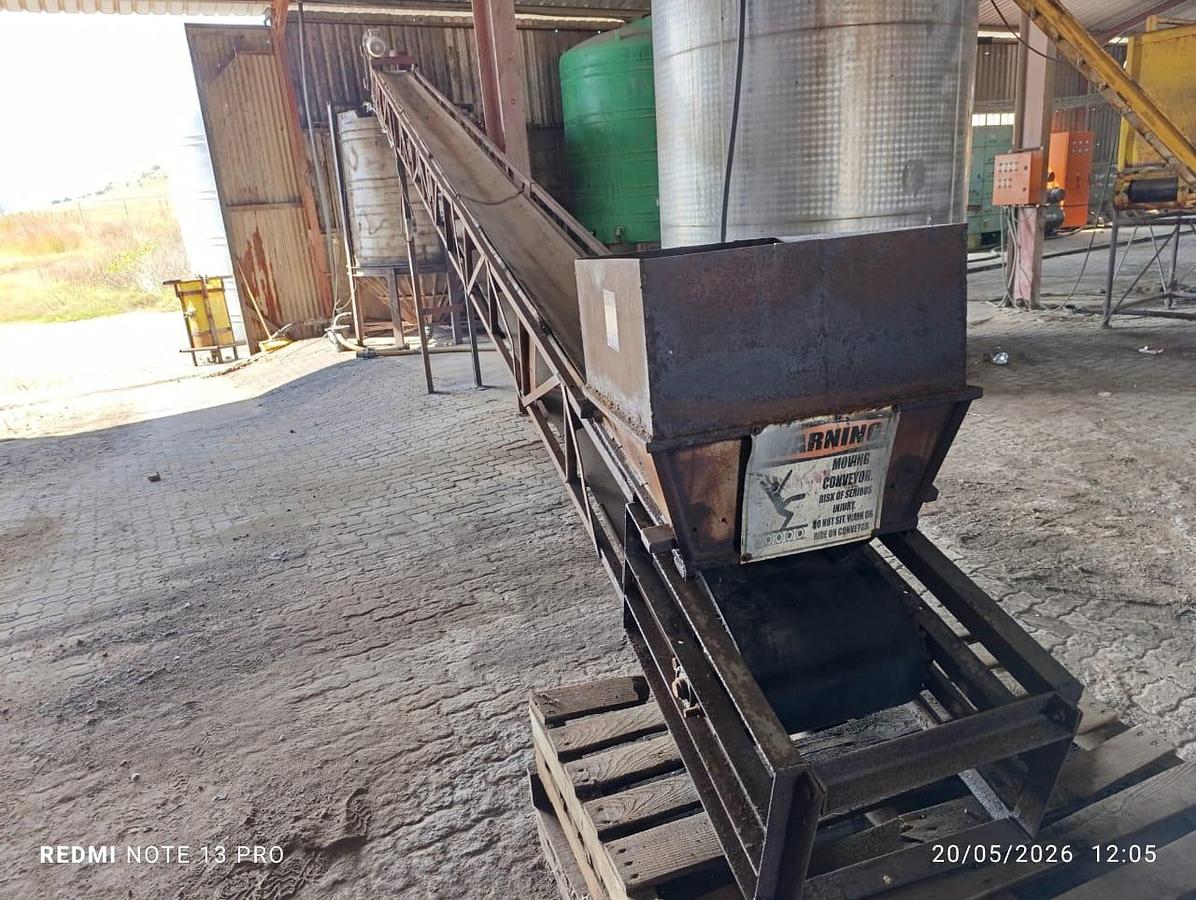 Used 5500L MIXING TANK, AGITATOR WITH 8 METER CONEYOR STRUCTURE