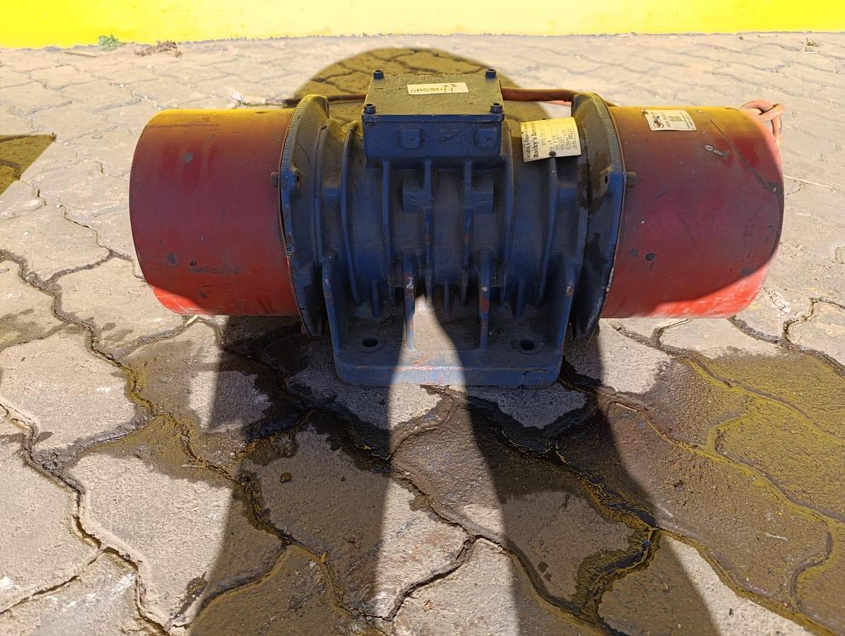 Used VIBRATING MOTOR 0.1KW