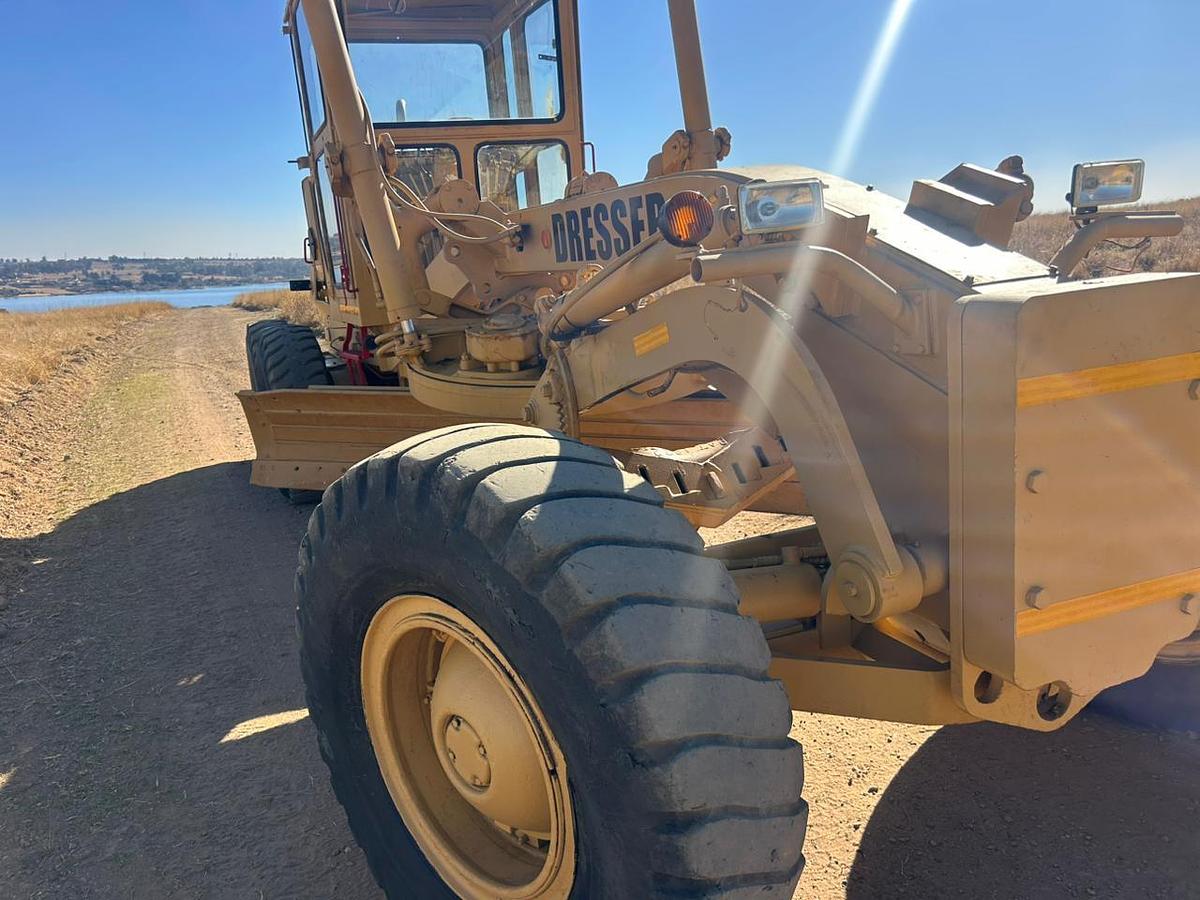 Used T505 DRESSER GRADER