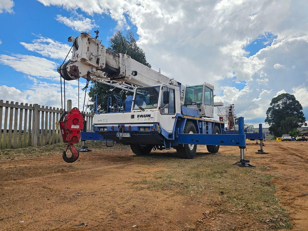 Used 30 TONNES CAPACITY FUAN CRANE - OPERATIONAL
