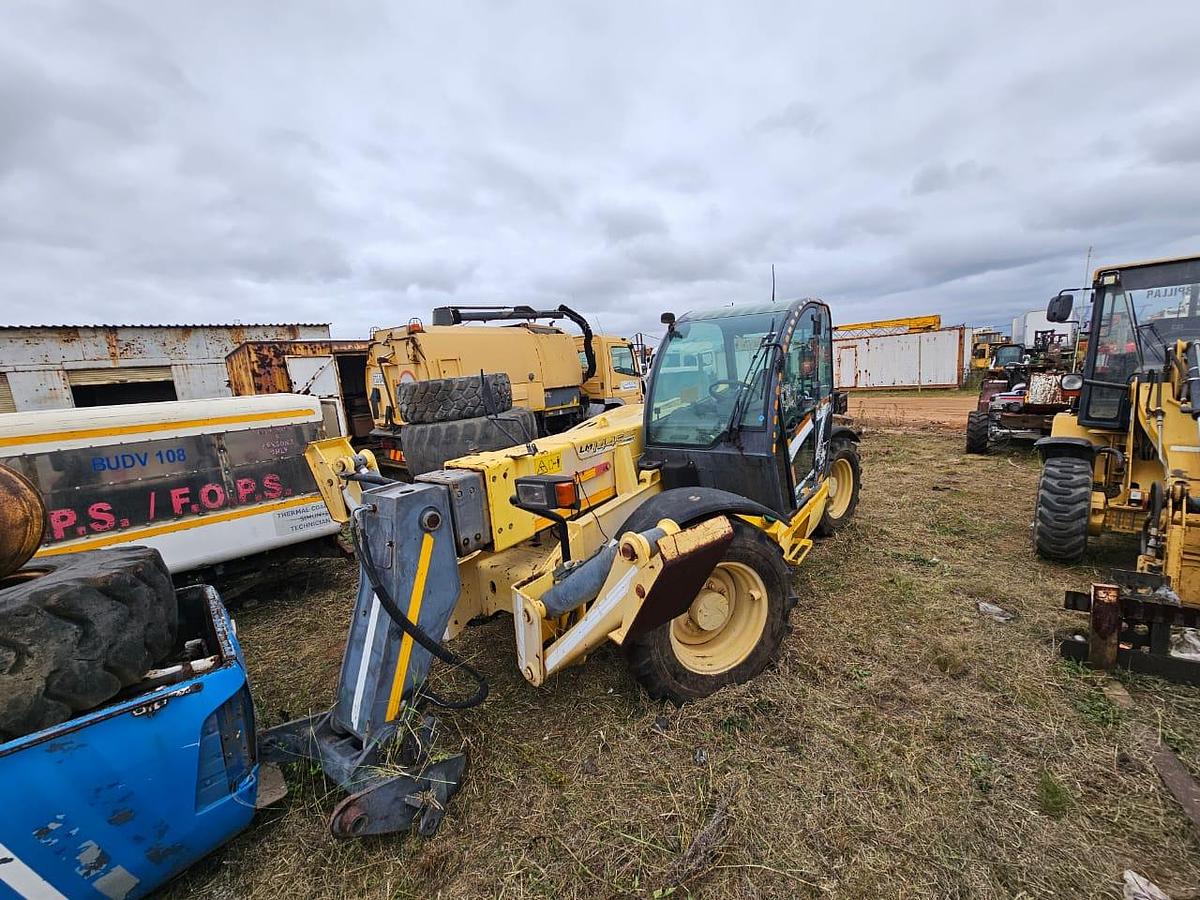 Used NEW HOLLAND LM1445 TELEHANDLER