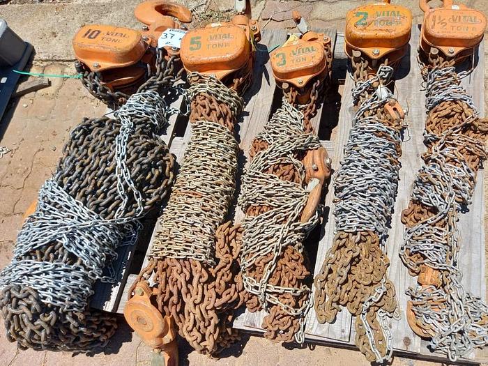 Used VARIOUS SIZES BLOCK CHAINS