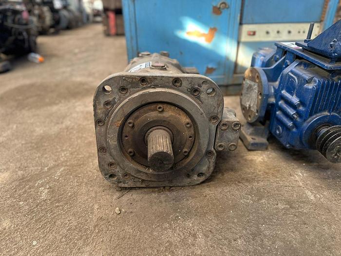 Used KAWASAKI HYDRAULIC PUMP (NOT TESTED)