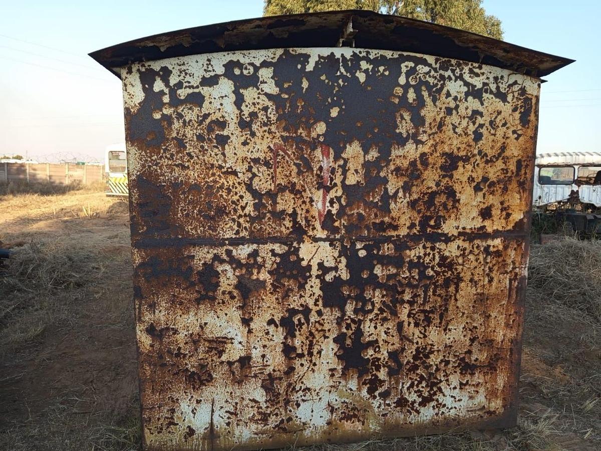 Used 4 METRE STORAGE CONTAINER - USED CONDITION