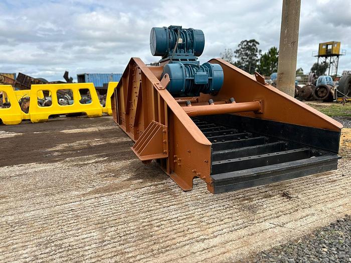 Used SINGLE DECK 4X16 VIBRATING SCREEN WITH 2 VIBRATING MOTORS (NOT TESTED)