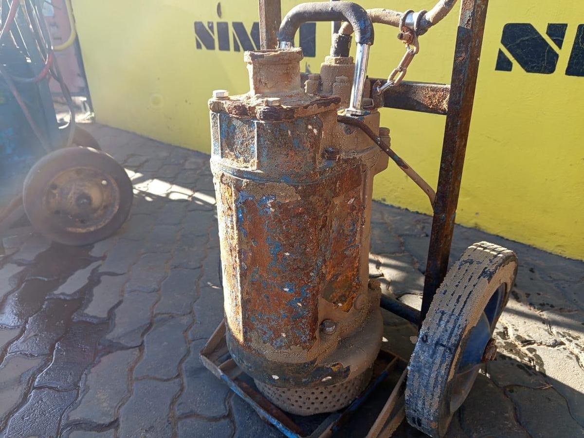 Used SUBMERSIBLE PUMP (NO PLATE)