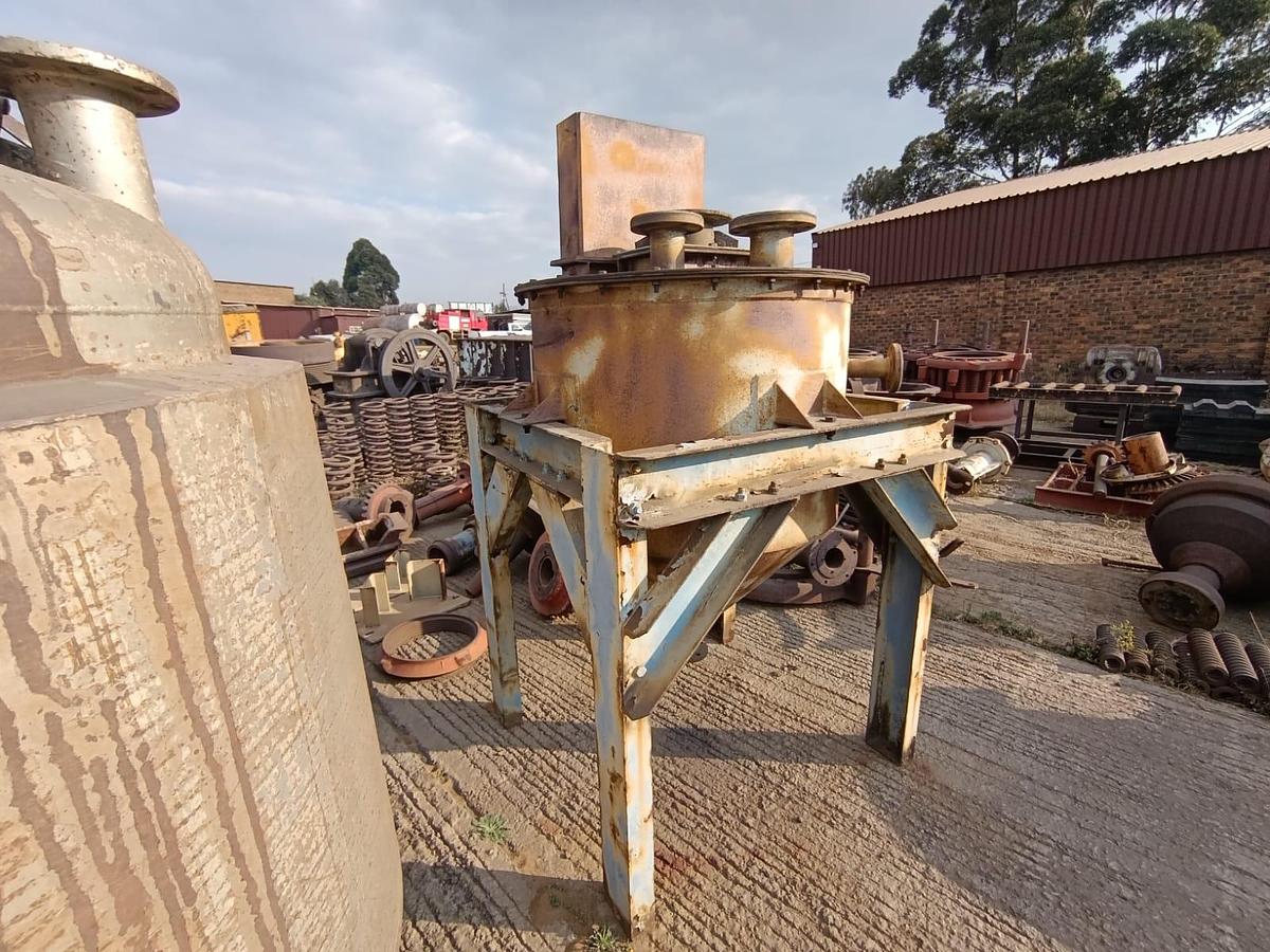 Used DISSOLVING TANK