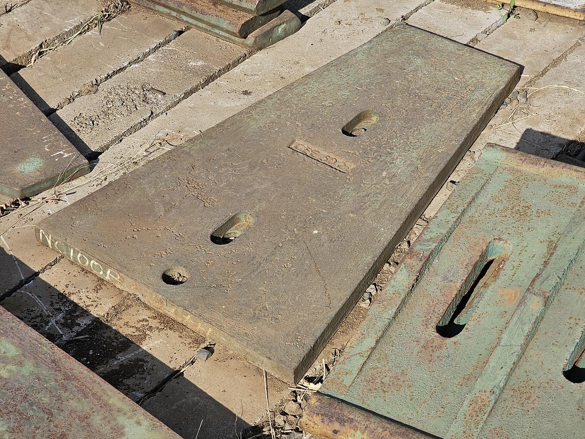 Used CRUSHER PLATES