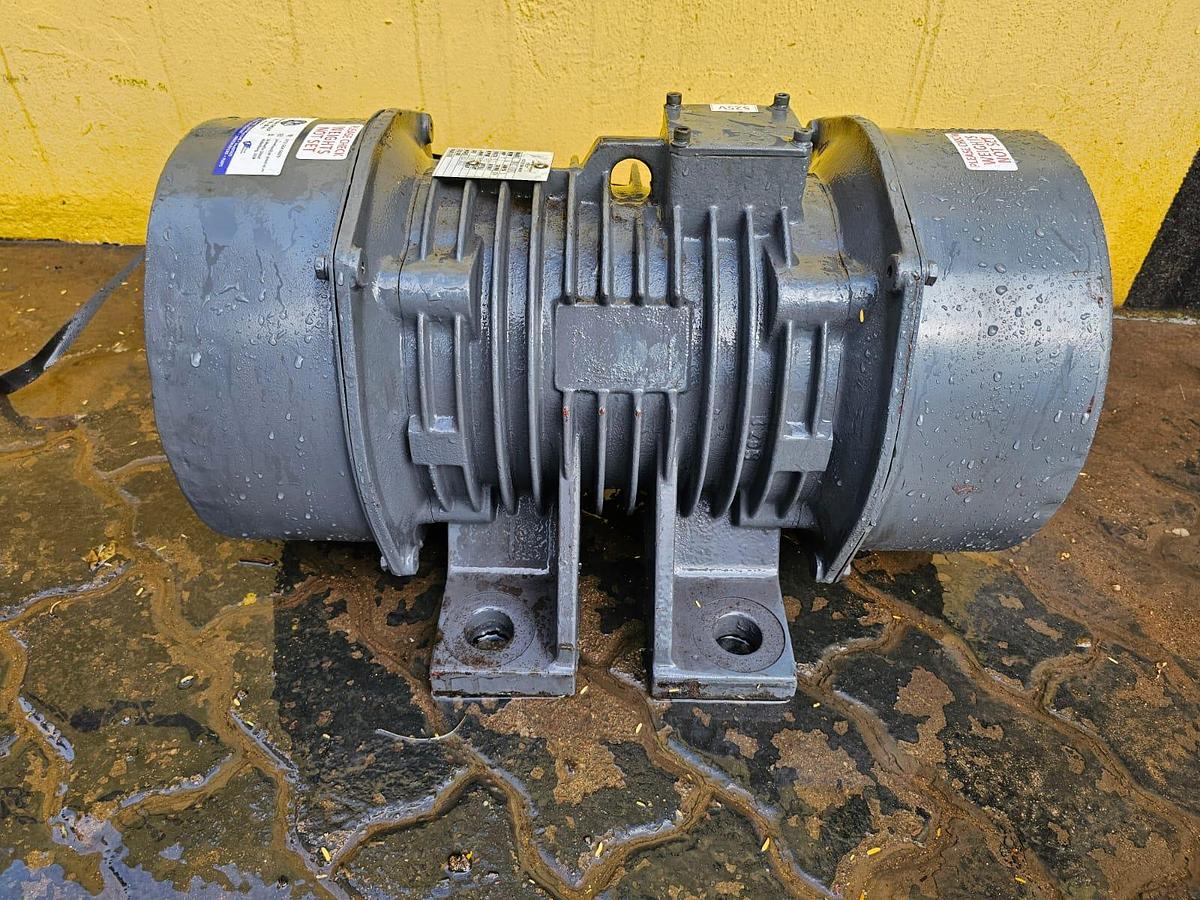 Used 1.6 KW URAS VIBRATING MOTOR (USED)